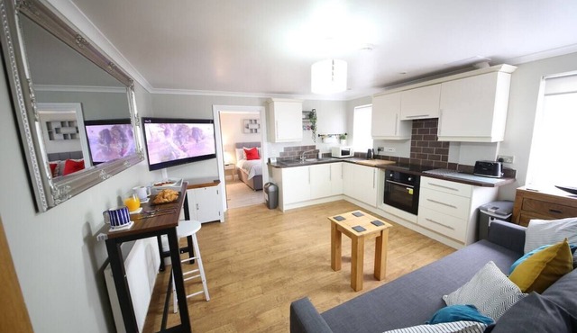 Number 4 Old Tiverton Rd