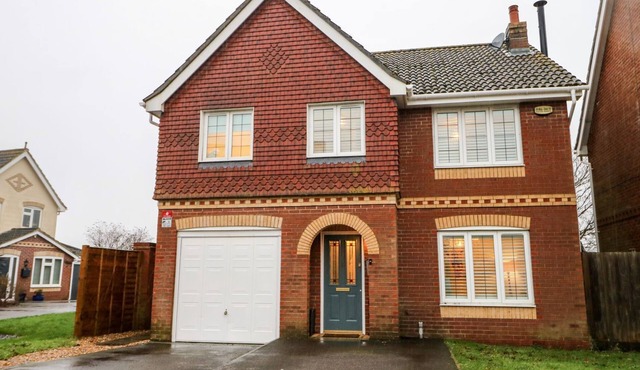 NUMBER 5, pet friendly, country holiday cottage in Tangmere