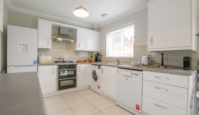 NUMBER 51, HALESWORTH, family friendly, with a garden in Halesworth