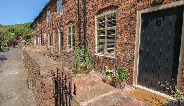 NUMBER 6, pet friendly, character holiday cottage in Ironbridge