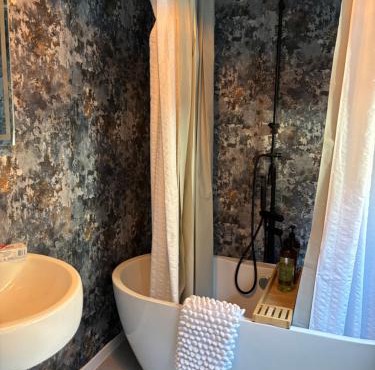 Number 78 Boutique M56 Junction 12 located 5 minutes drive from Frodsham Continental breakfast Included Entire accommodation comprises of a Large double bedroom Separate lounge with sky tv Large bathroom with a free standing bath and shower