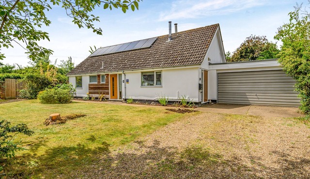 Number Eight - Three Bedroom House, Sleeps 5