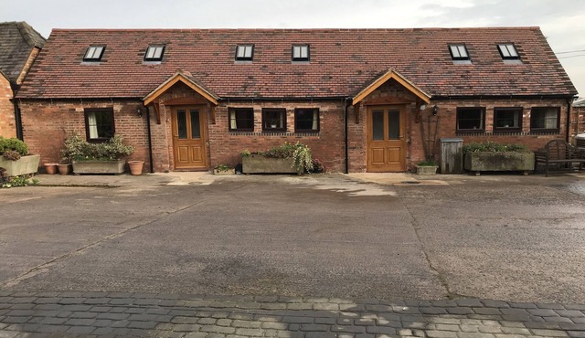 Nuneaton - Cottage - Sleeps 2 - Parking - Garden