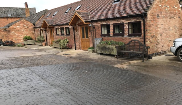 Nuneaton - Cottage - Sleeps 2 - Parking - Garden