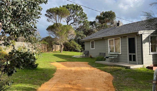 NUNYARA - a very comfortable beach house minutes away from Steppy beach