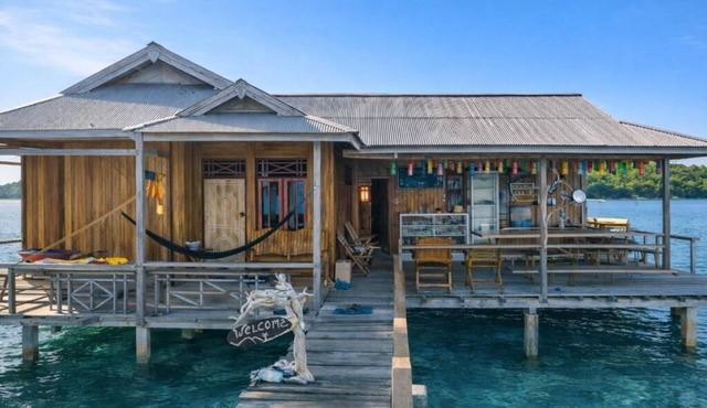 Nur Homestay Mini Resto and Souvenir