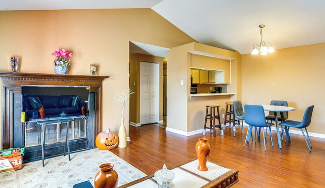 Nurse-Ready Richmond Condo 4 Mi to Medical Centers