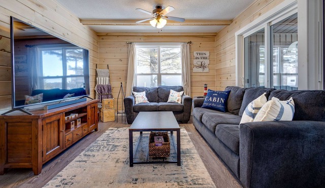 Nurse's Oasis: 3-BR, Pet Friendly, Hot Tub, Snow Removal, Starlink