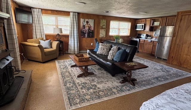 “Nurses Nest” studio 1 minute walk to hospital! Minutes from Virginia Tech!