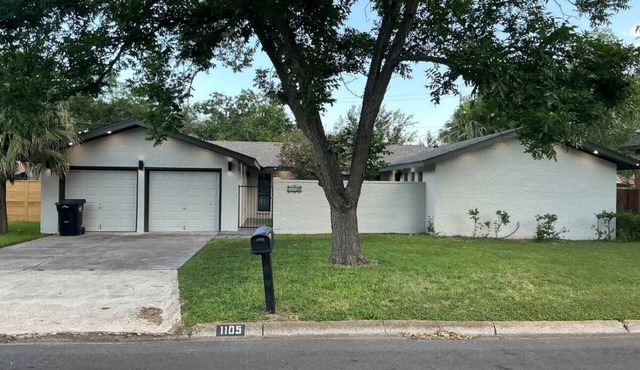 NuSpace:Beautiful 3-BR 2 Bath - house with AC/Heat & Sunroom in fabulous Weslaco