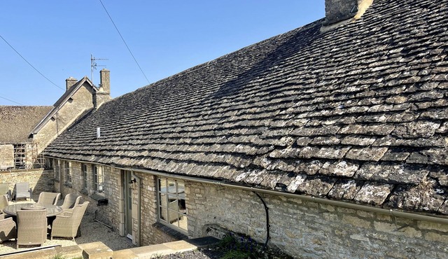Nutbeam Cottage: Rustic Charm Meets Modern Luxury in the Cotswolds