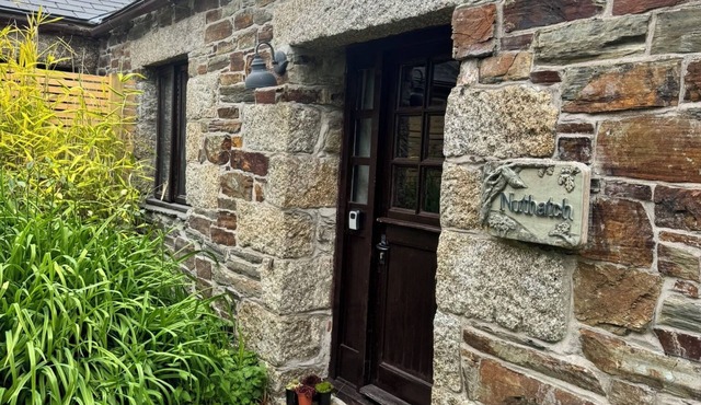 Nuthatch - Traditional Cornish Stone Cottage