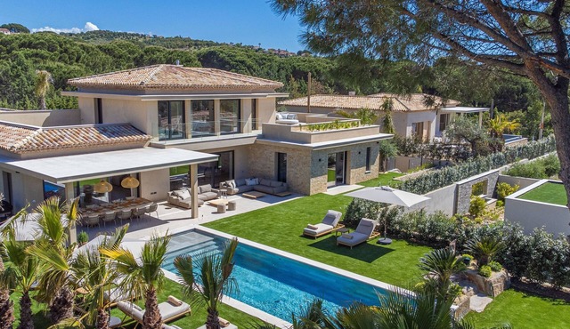 nVilla 400m² | Sea view | close to the center | luxury