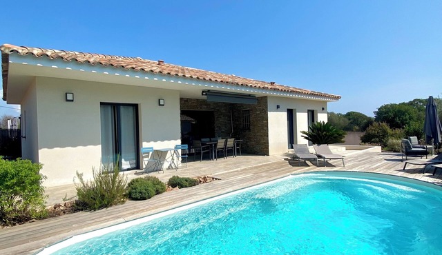 nVilla 90 m2 with private pool and fenced garden