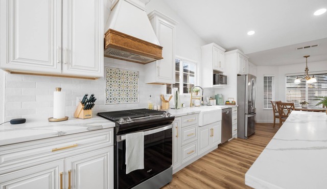 NW Gem! Modern 4BR Home:Cozy Elegance, Near Parks, Dining & Easy Freeway Accessn