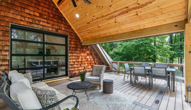 NW Listing KNG studio/N Raleigh w/nature views, large private deck, pet friendly