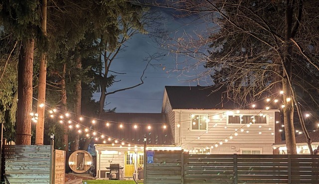 NW Lodge: Clean, Cozy w/Big Fenced Yard & Gated Parking, Brand-New Sauna