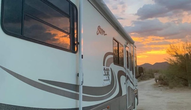 NW Tucson - Roomy 20 Foot RV Nestled On A 3 Acre Property Sleeps 4