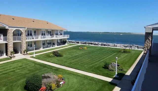 NW302 East Marina Court, Unit B2