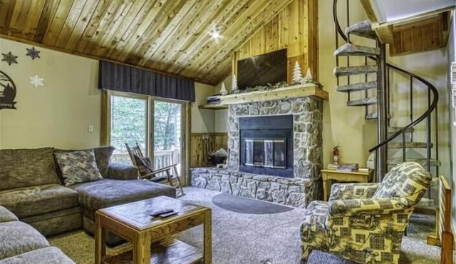 NWA4- Beautifully updated! Sleeps 8
