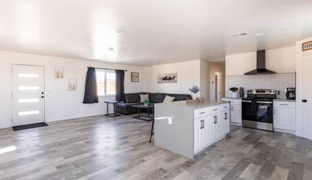 nWagon Wheel Retreat on 2.5 acres With hot tub