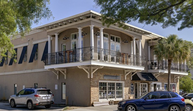 nWalk to the beach and Pier Wrap around porch