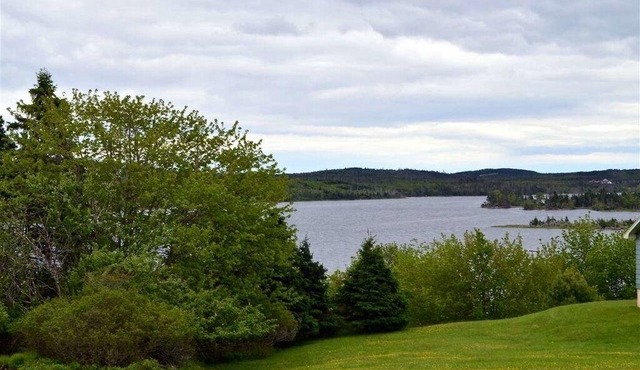 nwaterfront 3 bedroom house in central location