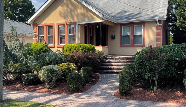 nWelcome to a comfortable, fully furnished 2-bedroom home located mins from NYC
