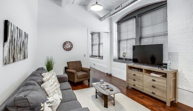 NY Style Centric Loft with King Bed by Park ave