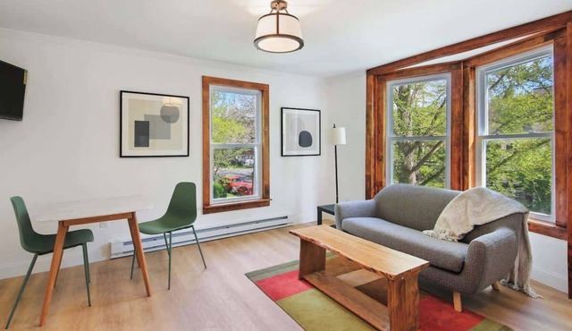 NY Suite | Downtown walk to Commons | Free Parking