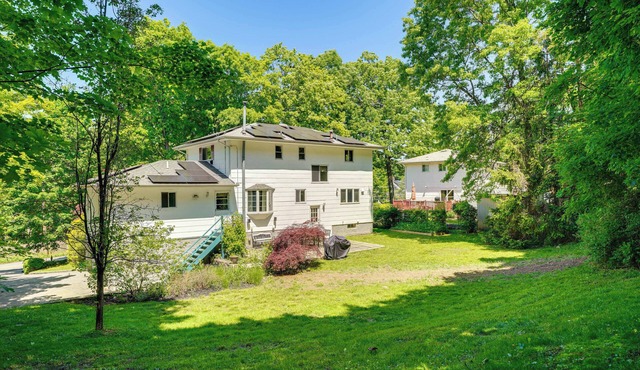 NYC-Area Escape Near River, Trails & MTA!