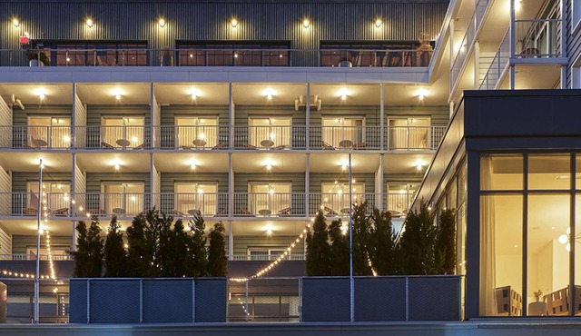 NYC Beach Stay | Spa. Pool. Shuttle + Rooftop Bar