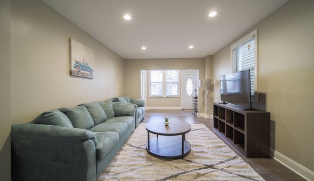 NYC Urban Getaway 10 Min to Newark Penn Station