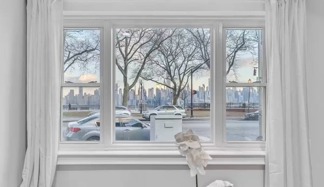NYC VIEWS mins to downtown, parks, shop & Parking!