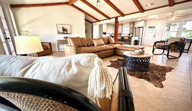 NYE Winter Ranch Escape, Workers Welcome, sleeps 16, Wifi, fishing, BBQ