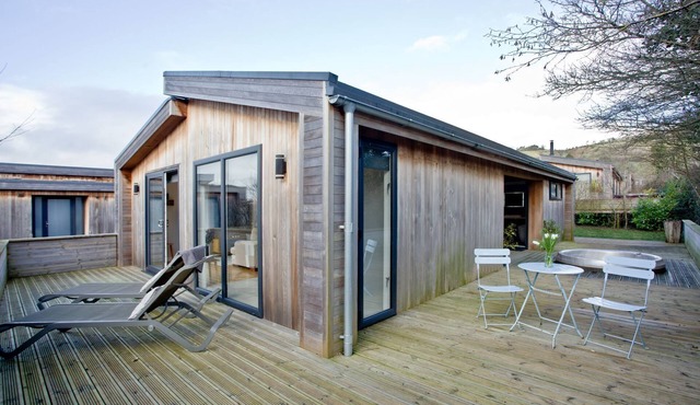 Nyland Lodge, Hot Tub - Fireplace- Free WiFi & Parking