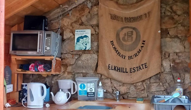 nYourte rustique dans une petite ferme