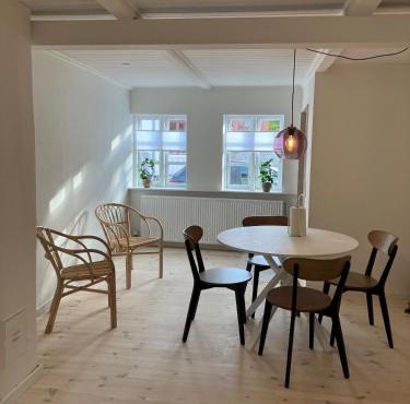 Nyrenoveret charmerende byhus