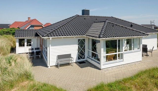 "Nyssa" - 350m from the sea by Interhome