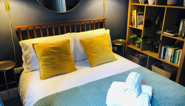 Nyth Bach - Little Nest. Stylish apartment in central Pembrokeshire