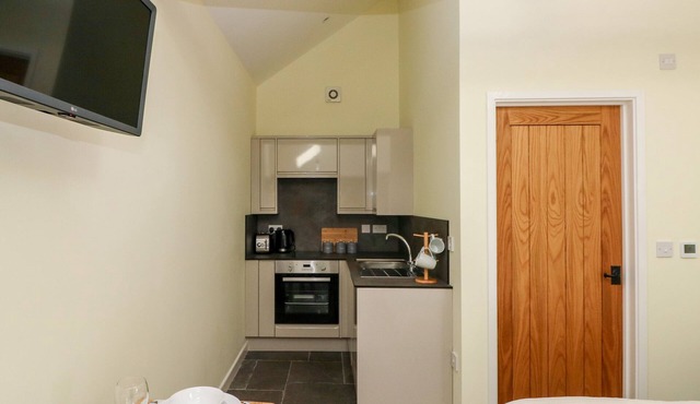 NYTHFA - 3 PLOUGH & HARROW, pet friendly in Llantwit Major