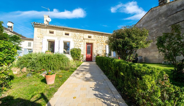 Ô Fil de l’Isle Guest Room with Shared Garden and Wi-Fi