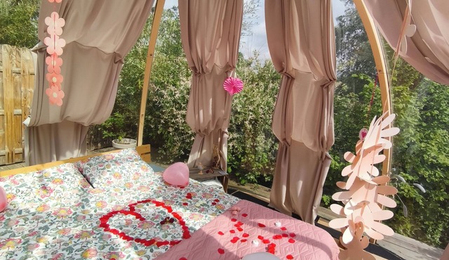 O'fun'enbulle Unusual dome with private spa in a natural, relaxing setting