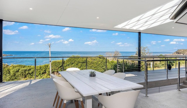 O'Hara - Waterfront Property, newly renovated with spectacular ocean views