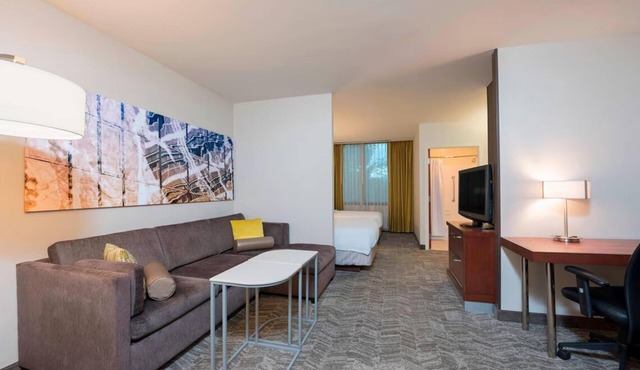 O'Hare Suite Perfect for Families w/Free Breakfast & Onsite Heated Pool