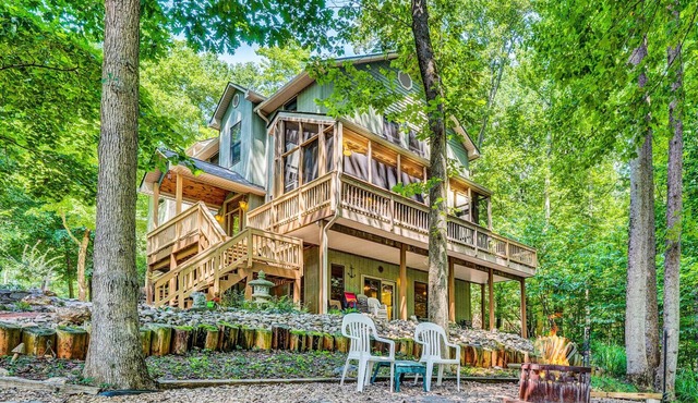 O`Neill`s Getaway - Sleeps 14! Pet-Friendly - Meditation Garden - Pool Table