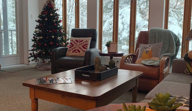 O'Tremblant-Nature with Fireplace/Plein air avec foyer
