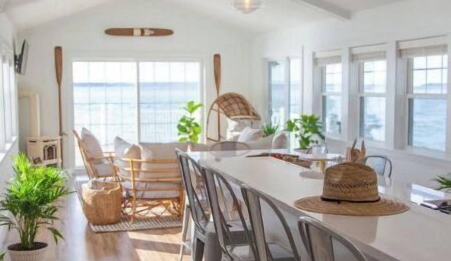 O’vr Water Cottage