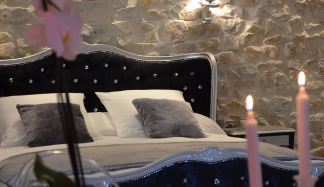 O2suites baroque room with private Jacuzzi