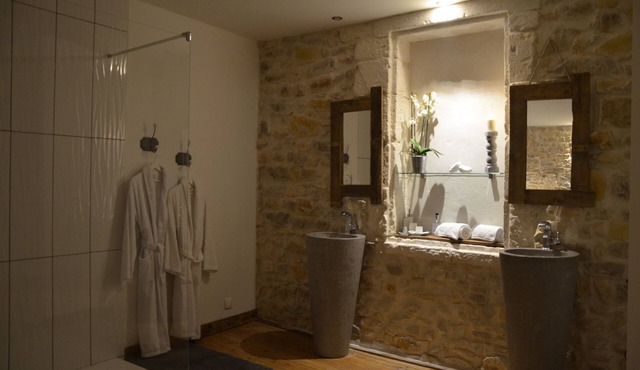 O2suites Scandinavian room with private Jacuzzi